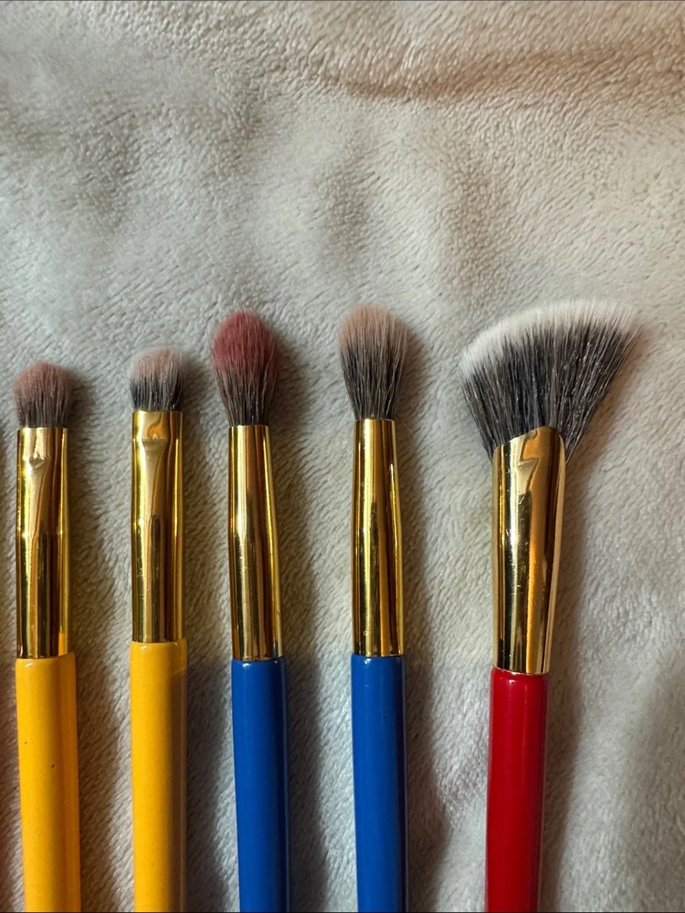 Luna Magic Colorful 7-Piece Eye & Fan Brush Set - Red, Blue, Yellow, Orange